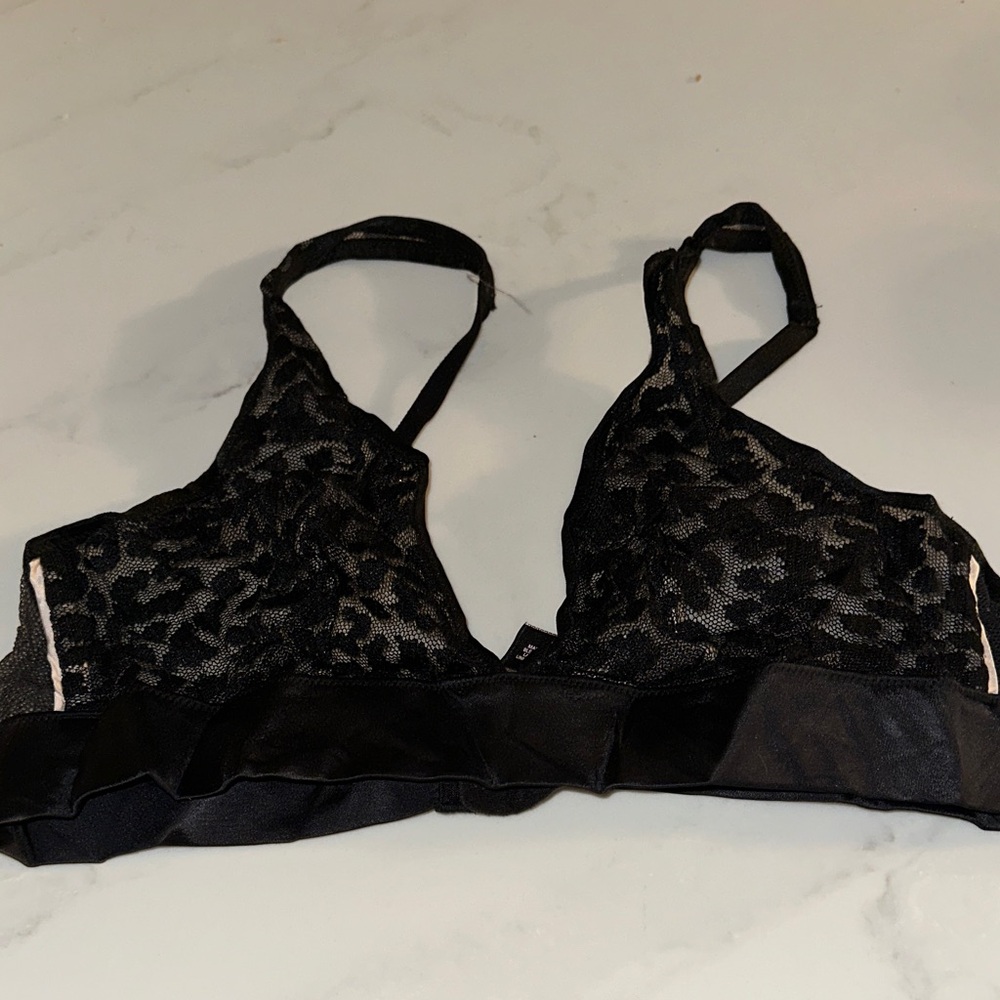 Victoria's Secret Black Lace Bralette m leopard